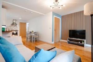 Stunning 2 Bedroom Flat with Charming Patio