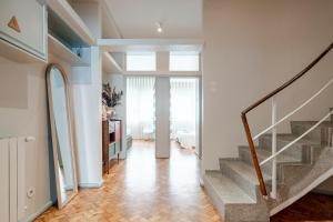 UNIQUE Modernist Duplex apartment & PARKING