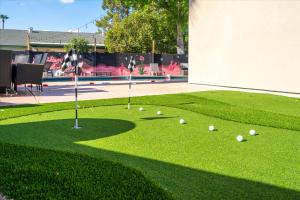 6 Br Resort Style Home Pool Game Room Fire Pit