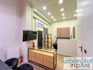 UrbanFlat 05 - Courtyard Apartment in Central Paris