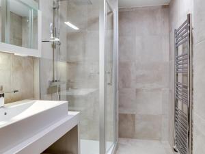 T3 Contemporain avec Balcon et Parking à Courchevel - FR-1-562-30