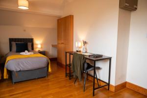 Hull 2-Bed with Parking for contractors
