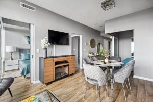 3 BR Enchanting Panoramas Lake Ontario w Balcony