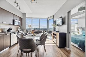 3 BR Enchanting Panoramas Lake Ontario w Balcony