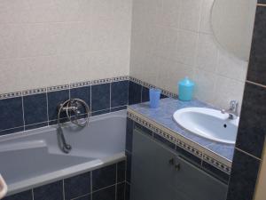 Charmant 4 pièces, 10 pers, grand balcon sud, animaux acceptés - FR-1-263-184