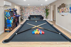 6 Br Resort Style Home Pool Game Room Fire Pit