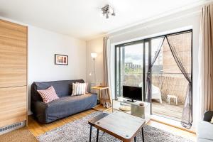 Modern Mile End Flat with Balcony & Terrace