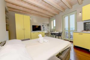 Magic apartment with view on Garda lake in the center of Desenzano