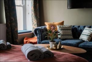 Seaside Serenity 3-Bed Gem with Beach Views