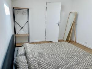 Appartement rénové avec parking facile