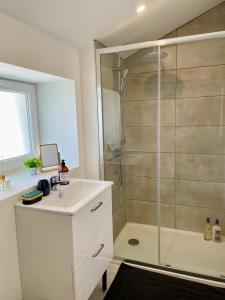 Appartement rénové avec parking facile