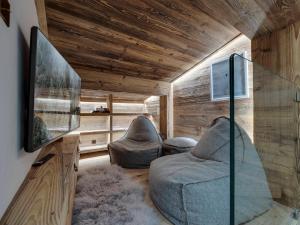 Chalet skis aux pieds avec piscine et sauna à Val-dIsère - FR-1-567-126