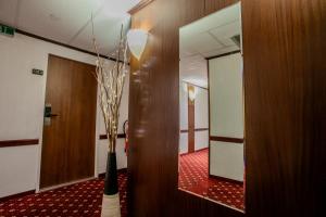 Hotel Attaché l contactless check-in