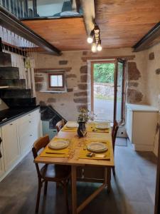 Mini maison terrasse vue montagne proche Puy Mary