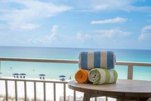 Deja View Beachfront Sunrise Beach Svc Included