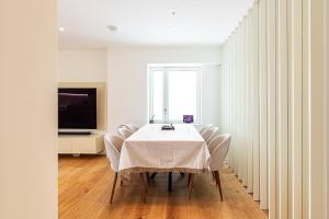 Contemporary Stratford Escape