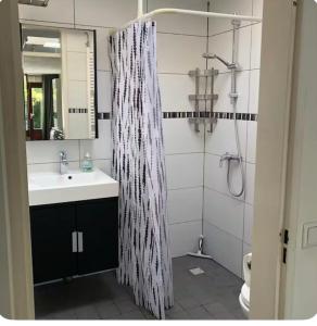 4-6 persoons bungalow op park bij meer , met zwembad in hoogseizoen