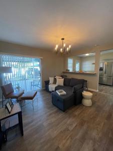 Modern Comfort Near Colleges Perfect Mid Term Stay