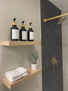 Modern Comfort Near Colleges Perfect Mid Term Stay