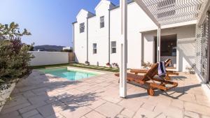 Haven at Drakes Cove - secure with a pool