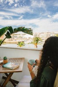 Stylish Studio Overlooking Lagos Marina - Mid-Term