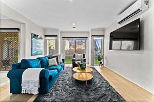Your Cozy Home in Glen Waverley - 4BR Family Stay