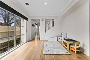 Your Cozy Home in Glen Waverley - 4BR Family Stay