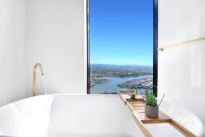 High Rise 3b luxury large Apartment