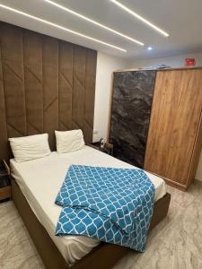 Amazing flat front of city stars2