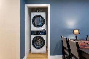 Cozy Spanish Duplex Near Studios