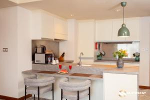 Dubai Mall Apartments by Suitestay