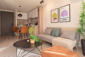 HOM I Departamento 1D1B Metro Santa Lucia 2PAX