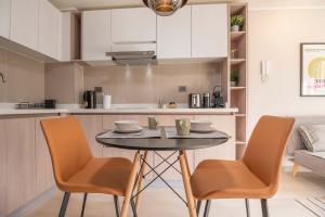 HOM I Departamento 1D1B Metro Santa Lucia 2PAX