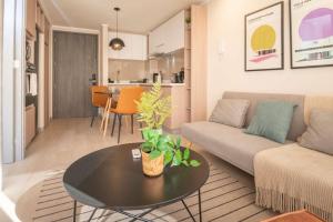 HOM I Departamento 1D1B Metro Santa Lucia 2PAX