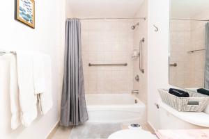 Apartment3BR2BA King Bed, Parking, Washer& Dryer