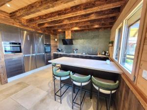 Chalet Terres Neuves, confort et vue sur le lac