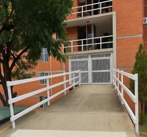 Habitación en apartamento compartido frente a Maiquetía!