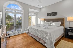 4568 Parkside Villa by Akers Ellis Rentals