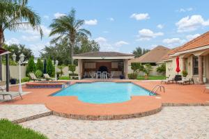 Valley Getaway! Pool House