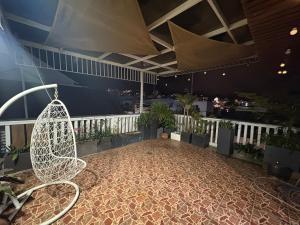 Hoshi Dalat Fullhouse