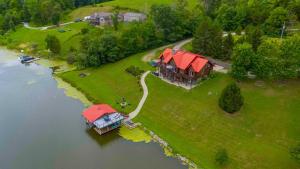 Lakeside Log Home, Private Dock, Near Ark!