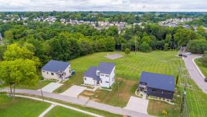 4BR, 2 & half Bath, Hot Tub, Private Parking, Near Ark