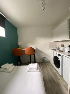 Bright and Compact Studio in the heart of London