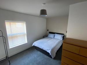 3 Double Bedroom Home-Sleeps 8 - Castle Donnington