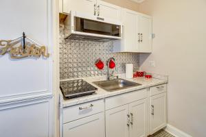 Hike and Bike On-Site Burgaw Apt - 4 Mi to River