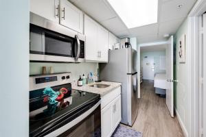 New Penthouse! Oceanfront, Heated Pools, TOP Floor