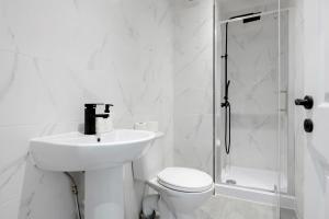 3Bed House-Free Parking