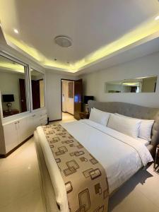 Sheryll Escapes - La Grande 608, classy 1BR balcony, WiFi, Netflix