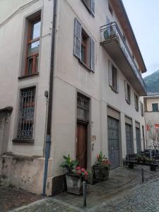 ROOMS CA TUNIN- ideale per il Trenino Rosso- a pochi minuti a piedi dalla stazione