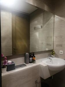 Room studio dengan twin bed